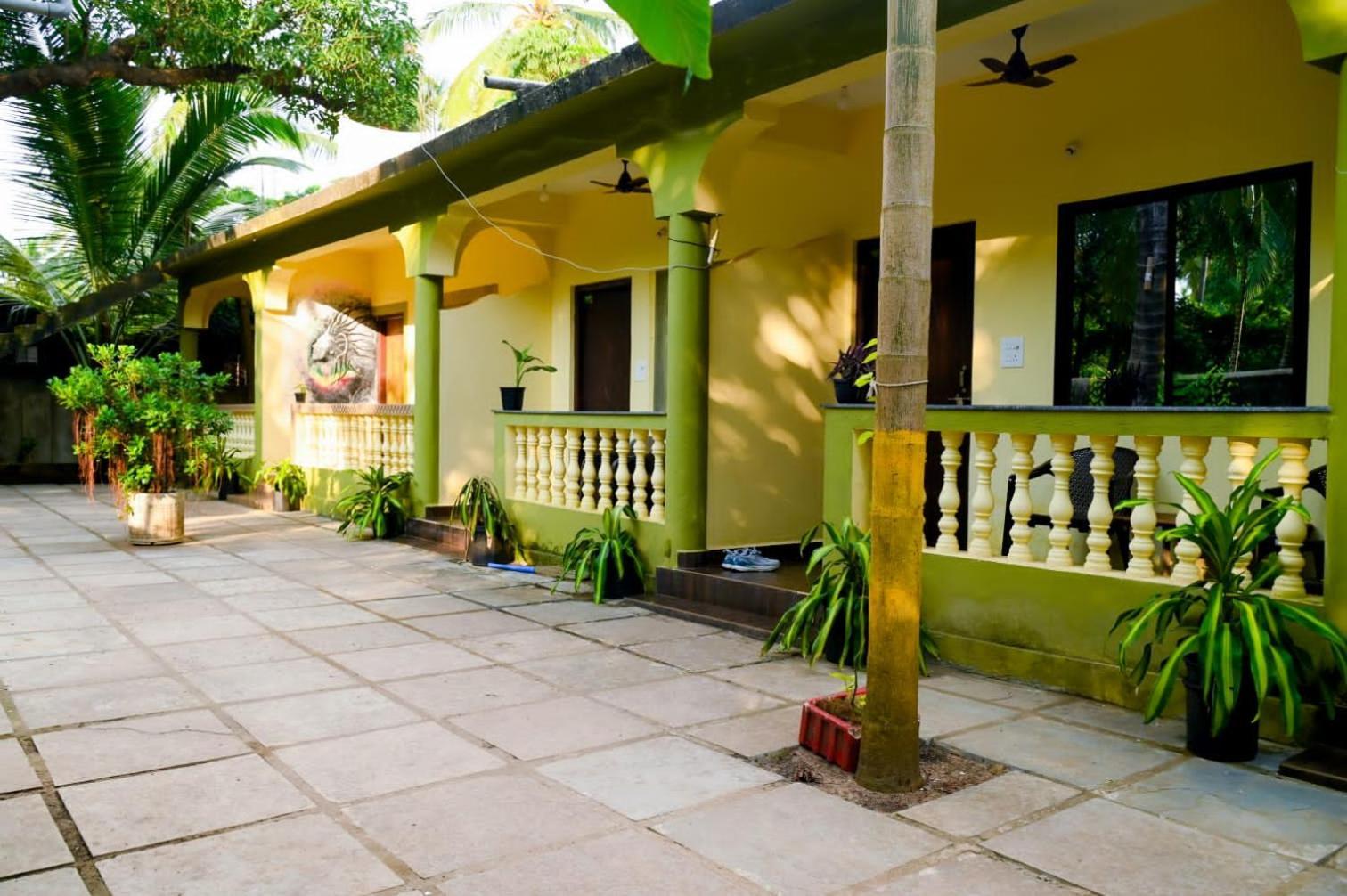 One Love Guest House Morjim Kültér fotó